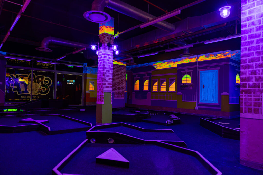 lets-entertain-u-crazy-golf-neon-blacklight-obstacles-course